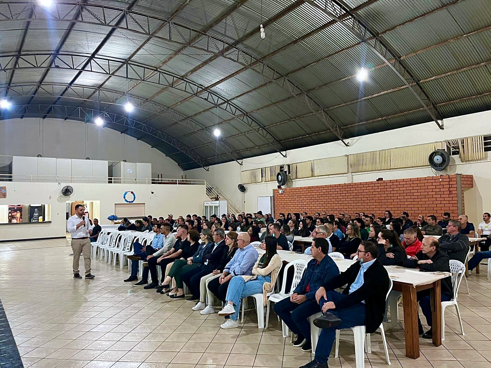 Plateia em palestra de SIPAT
